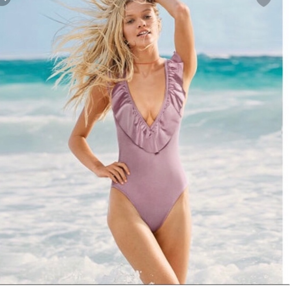 🚨 FINAL SALE!! Brand New PINK Ruffled Swimsuit!